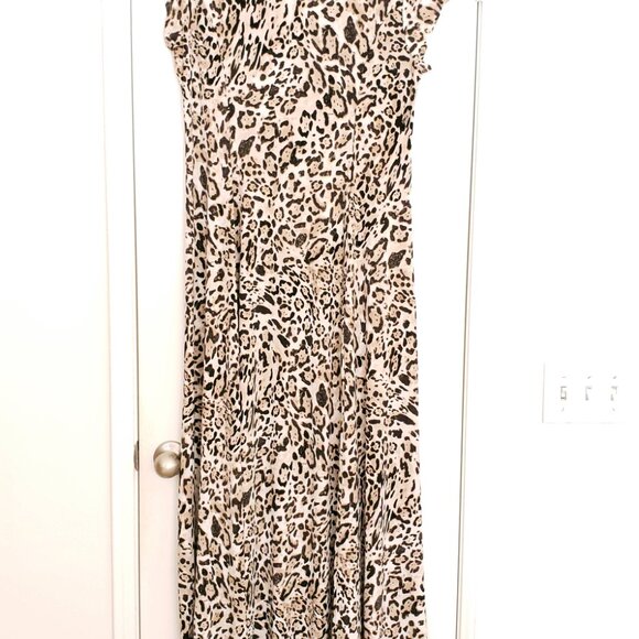 Chico's Beige Animal Leopard Print Short Sleeve Long Dress with Slits Size L (2) - Picture 2 of 10